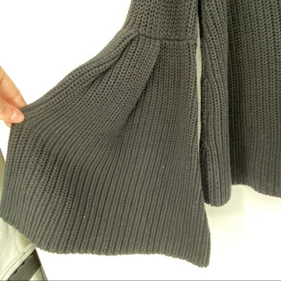 NWOT Free People V Neck Bell Sleeve Cableknit Sweater Damsel BLACK size M - Picture 5 of 8